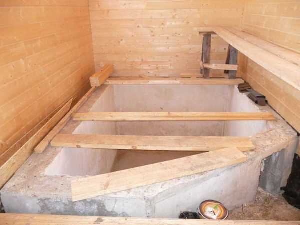 Маленькие бассейны: фундамент в бане