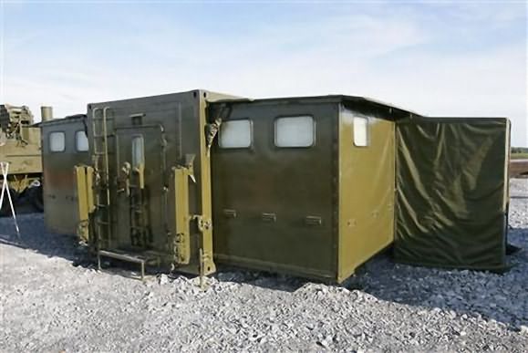 Для помывки личного состава воинских подразделений в походных условиях выпускаются банные блоки БПО-32 с проходимостью до 32 человек в час.