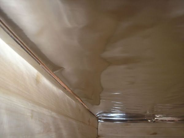 Фольга на потолке бани - фото