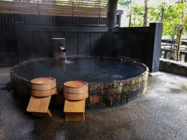 Скромная общественная японская баня