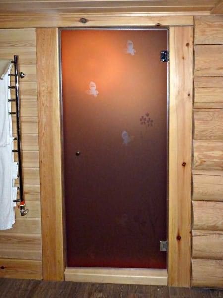 Стекляные двери для бани и сауны могут быть непрозрачными